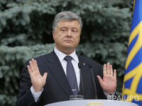 Перші результати блокади: Порошенко скасує вільну економічну зону в Криму